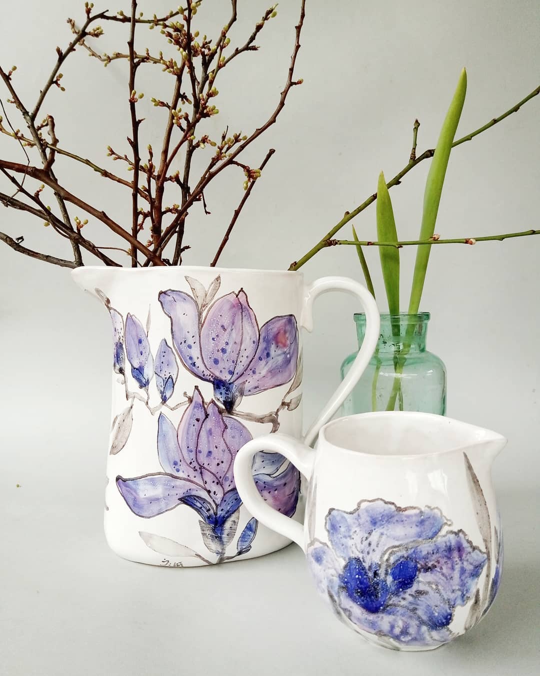 Графін ємністю 1.600 проданий.  Соусник 550мл  #ceramics #potteryart #pottery #art #decoration #decor #craft #handmade #кераміка #соусник #графін #магнолия #розпись #глубина #весна — авторський виріб ручної роботи з гутного скла / порцеляни, майстерня Jane and Mery