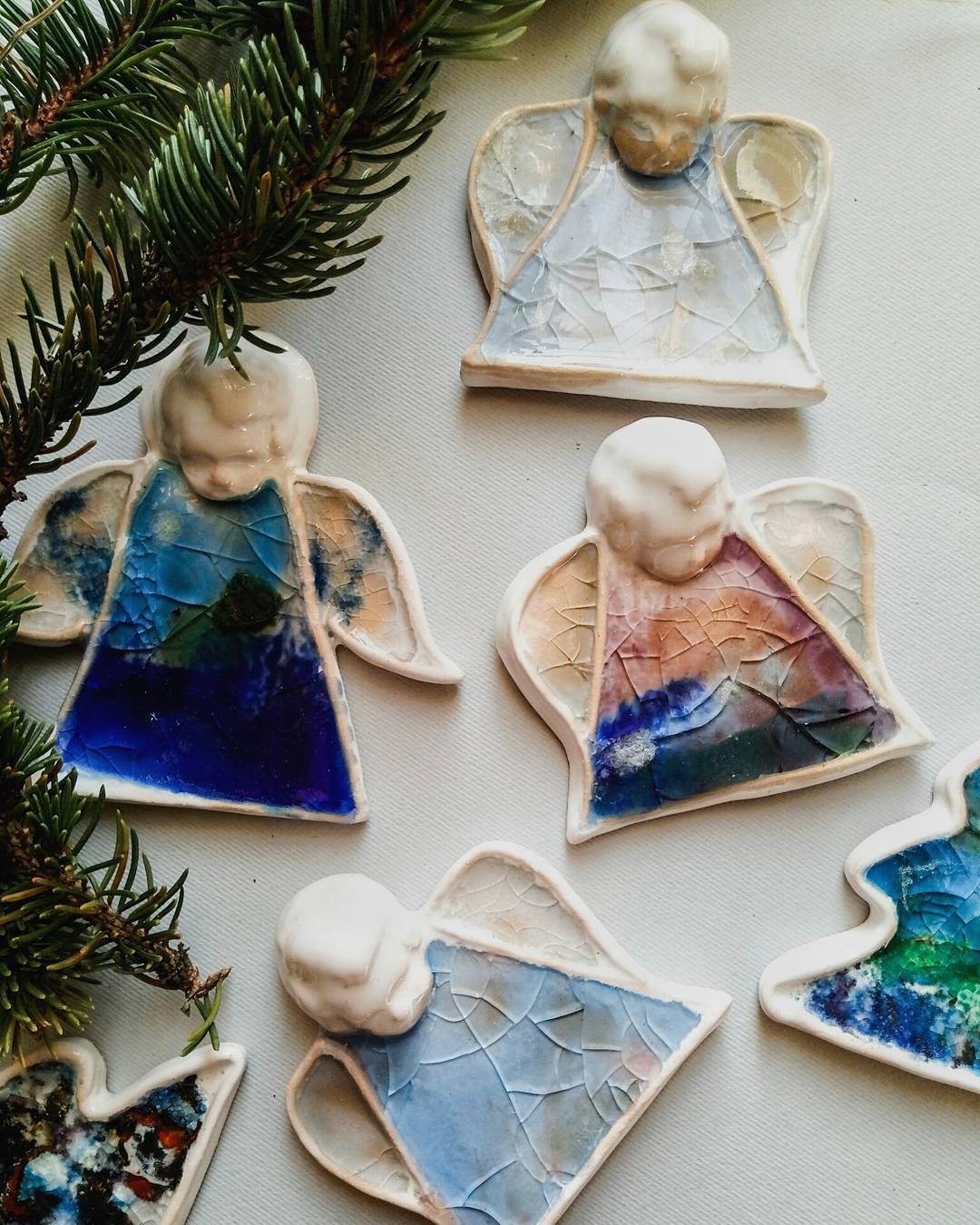 Ангелики,  на ялинку, або як декор #angel #angels #decor #newyeardecoration #decoration #glass #ceramics #handmade #craft #madeinukraine #newyear #cristmas #ангел #ангелы #ангелочек #декор #декордлядома #новорічнийдекор #новогоднийдекор #іграшкинаялинку #ручнаяработа #стекло #купуйукраїнське #зробленовукраїні — Келихи та гутне скло ручної роботи, майстерня Jane and Mery