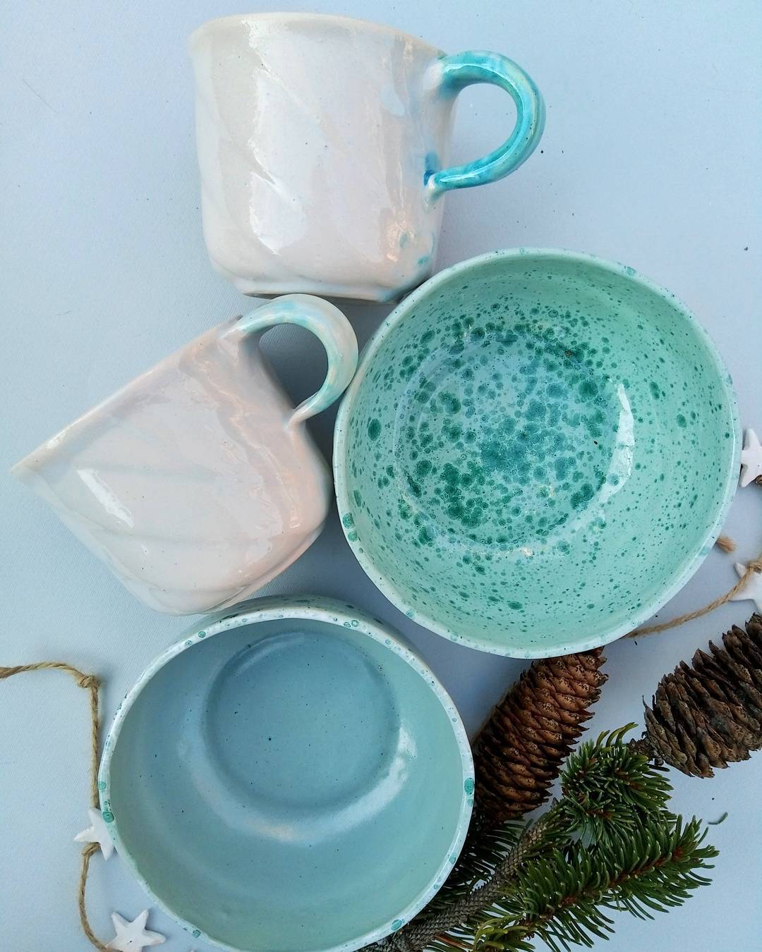 Мисочки ємністю 550мл. Кружечки - 350мл. #cup #cups #pottery #ceramics #plate #table #decor #homesweethome #homedecor #art #craft #madeinukraine #кераміка #посуда #тарілки #мисочки #кружки #горнятка #чашки #арт #декор #ручнаяработа #купуйукраїнське — авторський виріб ручної роботи з гутного скла / порцеляни, майстерня Jane and Mery
