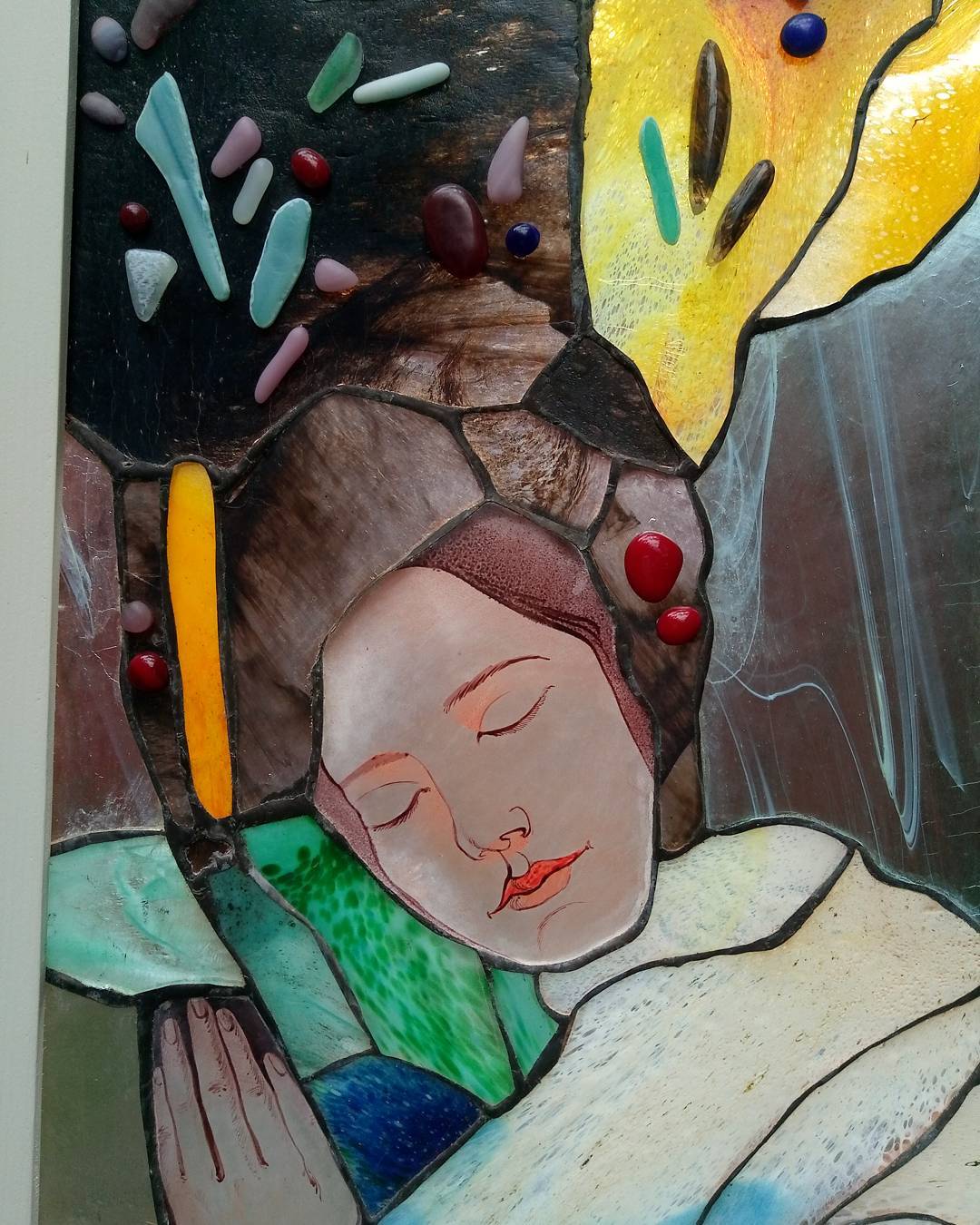 Фрагмент вітража #stainedglass #stained_glass #stained_glass_window #glass #window #art #artwindow #home #homesweethome #madeinukraine #janeahdmery #вітраж #витраж #окно #арт #вікно #купуйукраїнське — авторський виріб ручної роботи з гутного скла / порцеляни, майстерня Jane and Mery