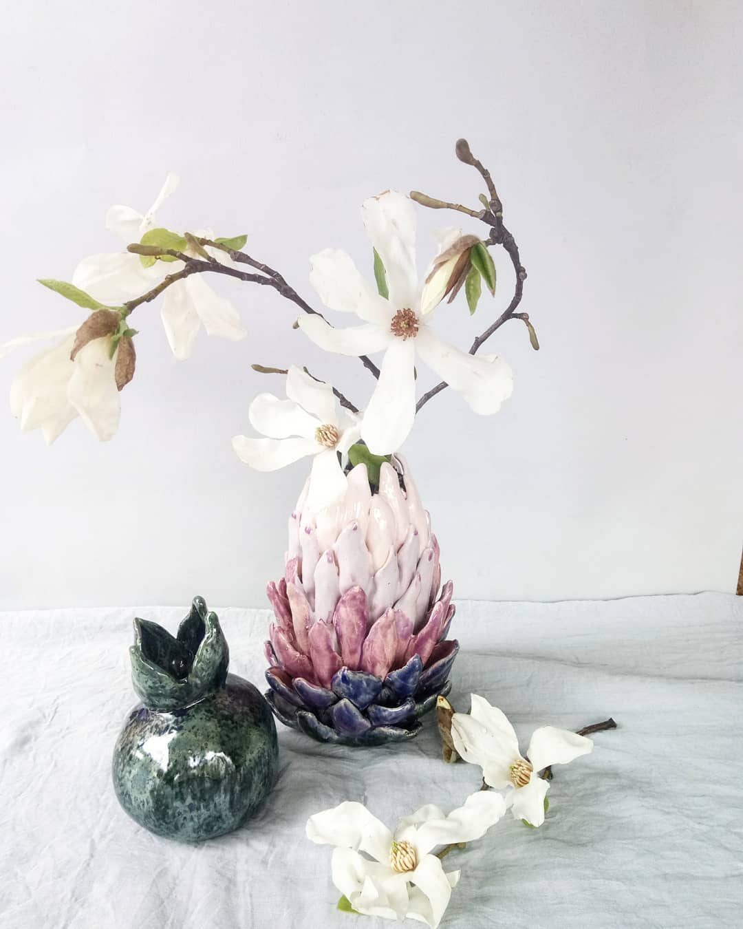 Ваза продана,  можна повторити на замовлення Ваза у вигляді протеї,  висота 20см.  #ceramics #potteryart #pottery #art #decoration #proteya #flowers #craft #handmade #vase #ceramicsvase #кераміка #керамика #протея #ваза #декордлядома #декор #арт #ручнаяработа #квіти #гранат — авторський виріб ручної роботи з гутного скла / порцеляни, майстерня Jane and Mery