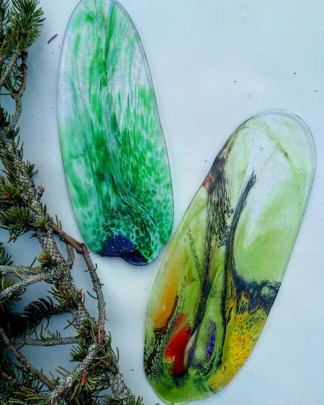 Підставки для декору, зі скла. #blownglass #glass #decor #art #glasstable #glassdecor #homedecor #madeinukraine #гутнескло #скло #стекло #арт #декор #декордлядома #подставка #купуйукраїнське — авторський виріб ручної роботи з гутного скла / порцеляни, майстерня Jane and Mery