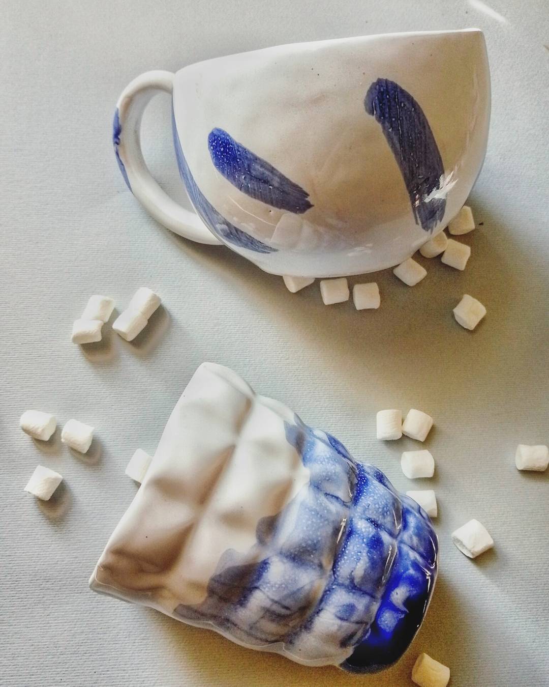 Акварельні горнятка #ceramics #cup #cups #cobalt #coffeecup #coffe #zefir #decor #decoration #art #pottery #craft #handmade #madeinukraine #кераміка #кофе #кружка #горнятка #чашки #ручнаяработа #декор #декордлядома #арт #зефір #купуйукраїнське — авторський виріб ручної роботи з гутного скла / порцеляни, майстерня Jane and Mery